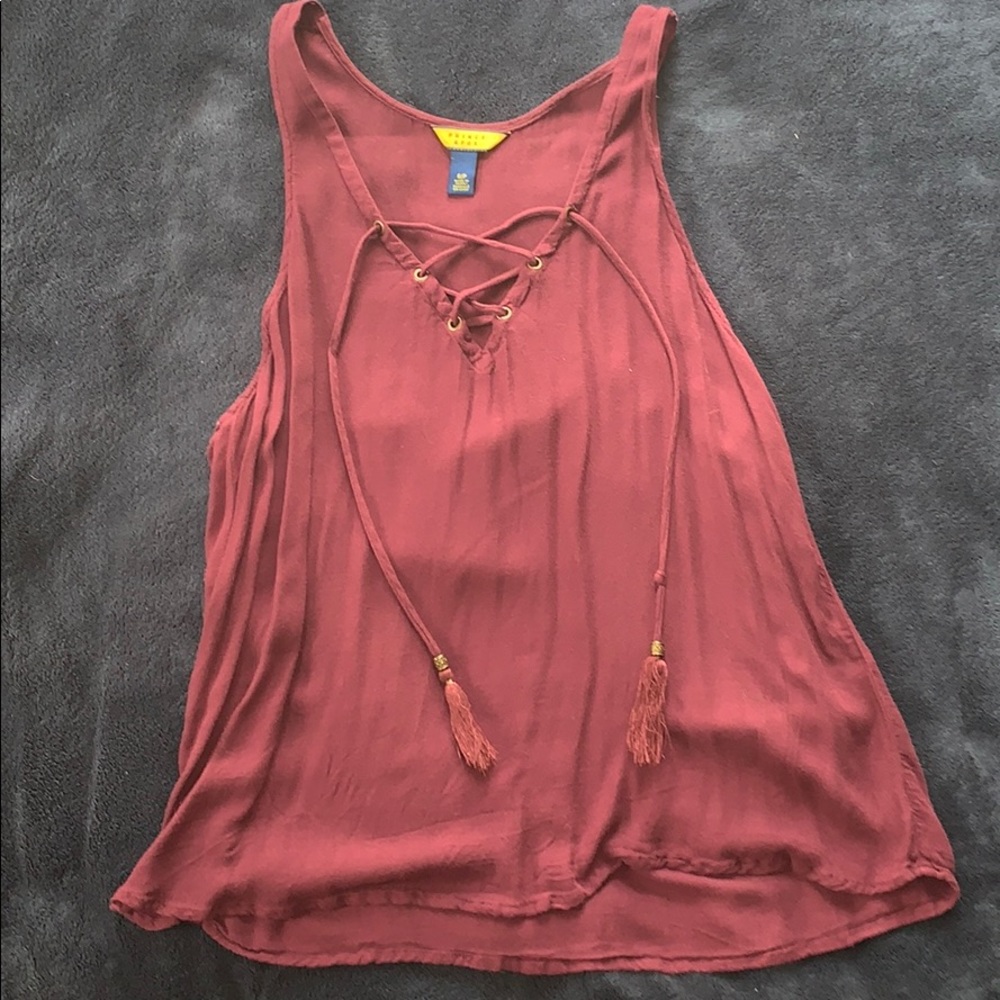 Maroon tanktop